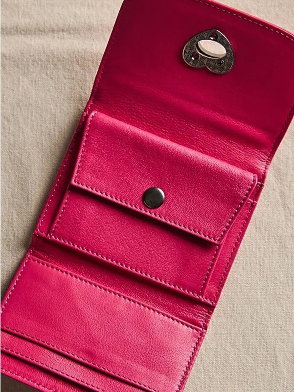 Free People Lock It Up Leather Wallet in Love Potion NWOT❤️ - Picture 4 of 6